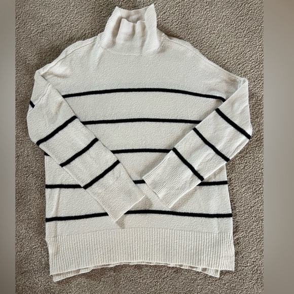 Abercrombie & Fitch Sweaters - Abercrombie & Fitch Sweater